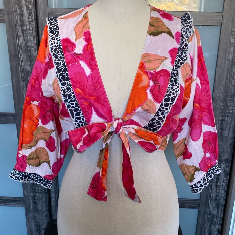 Ayfee Florence tie waist orange,pink and cream floral blouse. Leopard ruffle. M